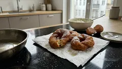 Quarkreste im Kühlschrank? Diese fluffigen Schleifen kommen in Minuten aus der Pfanne