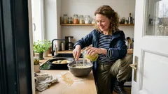 Außen knusprig, innen zart: Piroggen-Hefeteig mit Kartoffelwasser und einem Schuss Gurkenlake